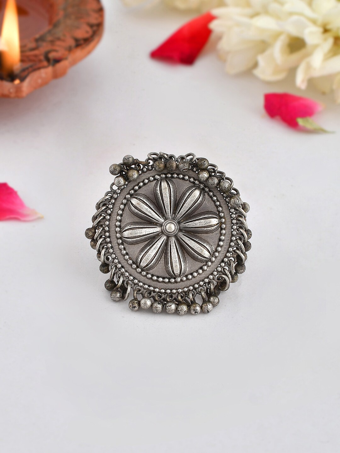 

Voylla Women Silver-Plated Oxidised Floral Motif Statement Finger Ring