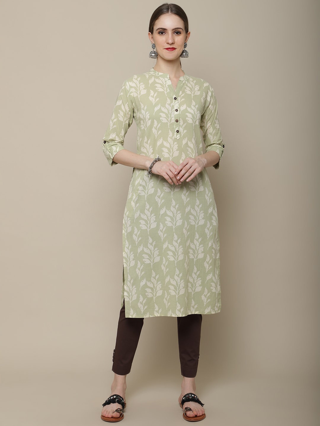 

Vastramyaa Printed Mandarin Collar Roll-Up Sleeves Cotton Kurta, Olive
