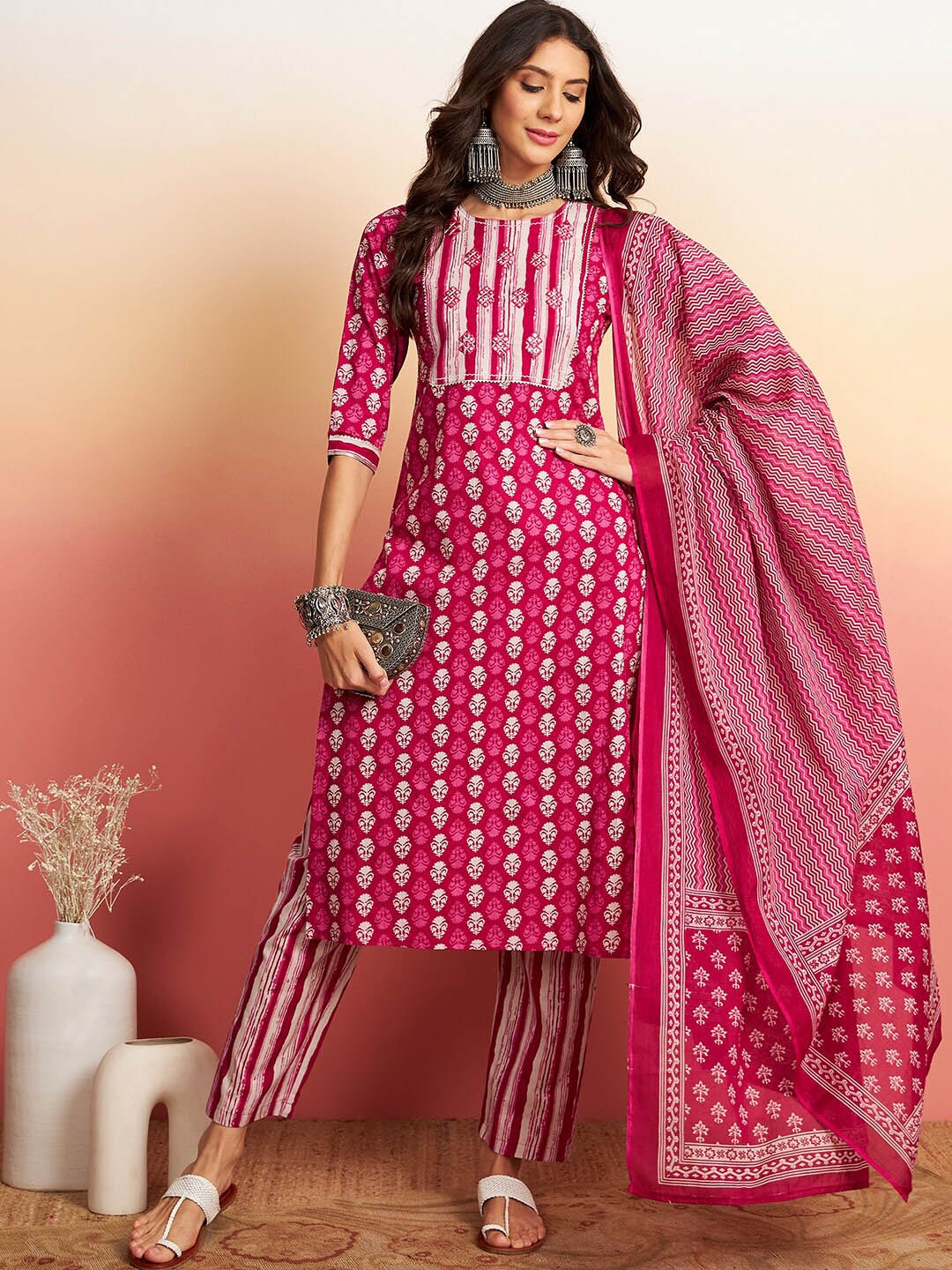 

Vastramyaa Ethnic Motifs Printed Regular Gotta Patti Pure Cotton Kurta Set With Dupatta, Pink