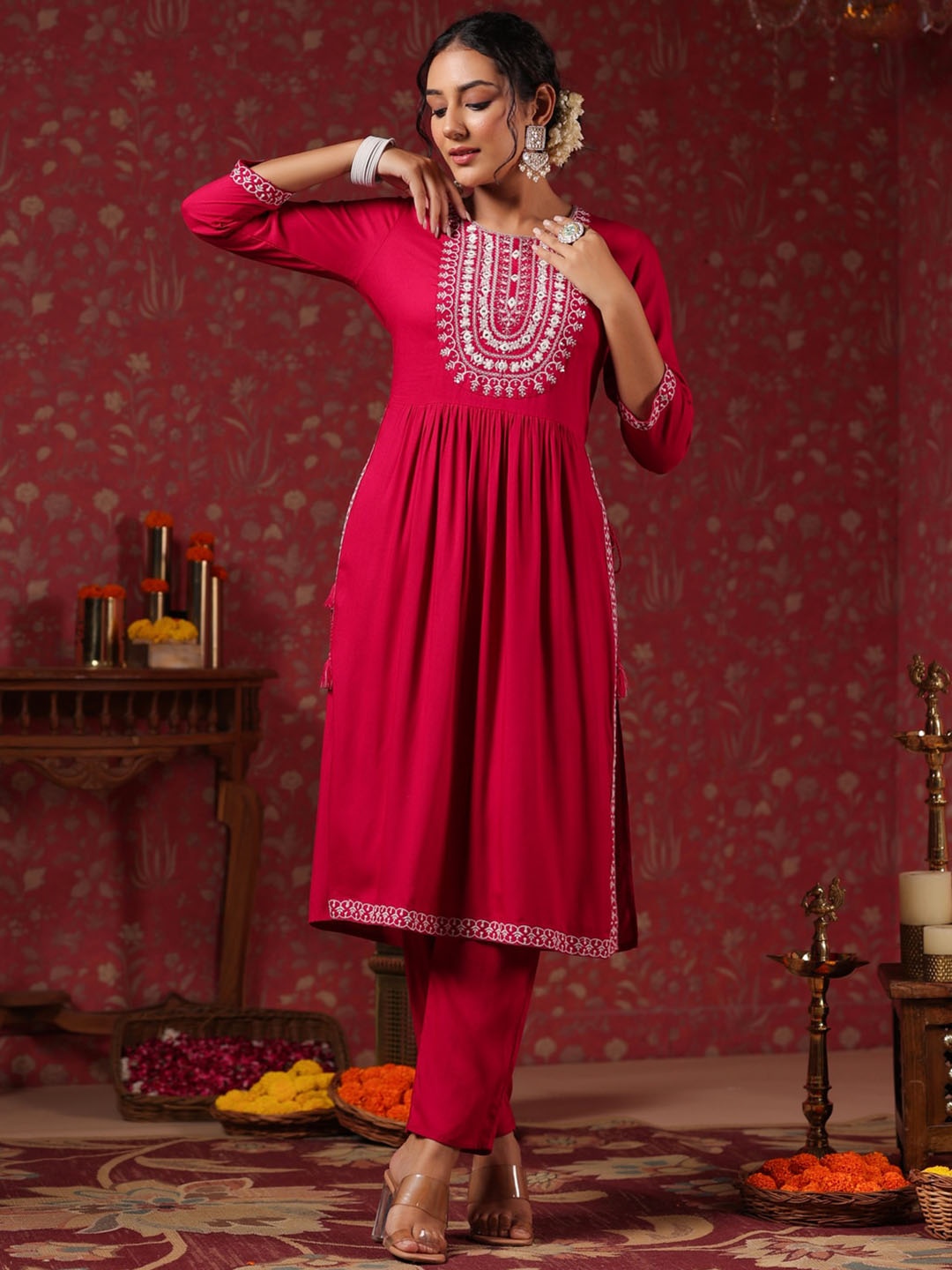 

Ishin Ethnic Motifs Yoke Design Thread Work Kurta with Trousers, Magenta