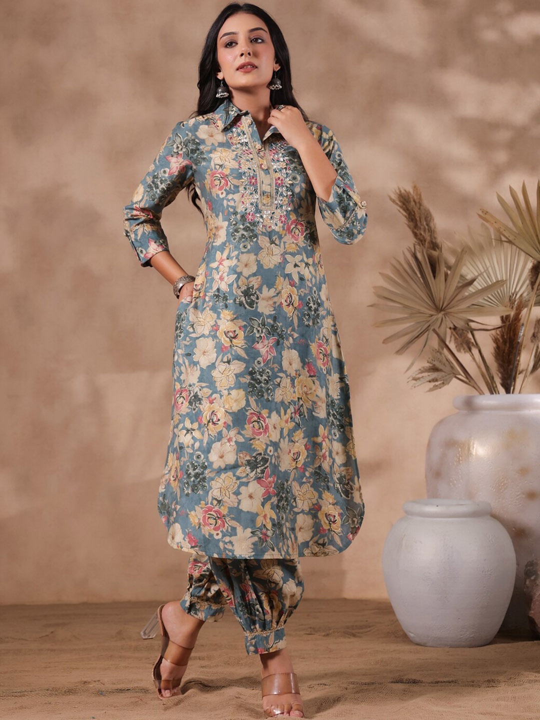 

Ishin Floral Printed Thread Work Straight Kurta with Patiala, Blue