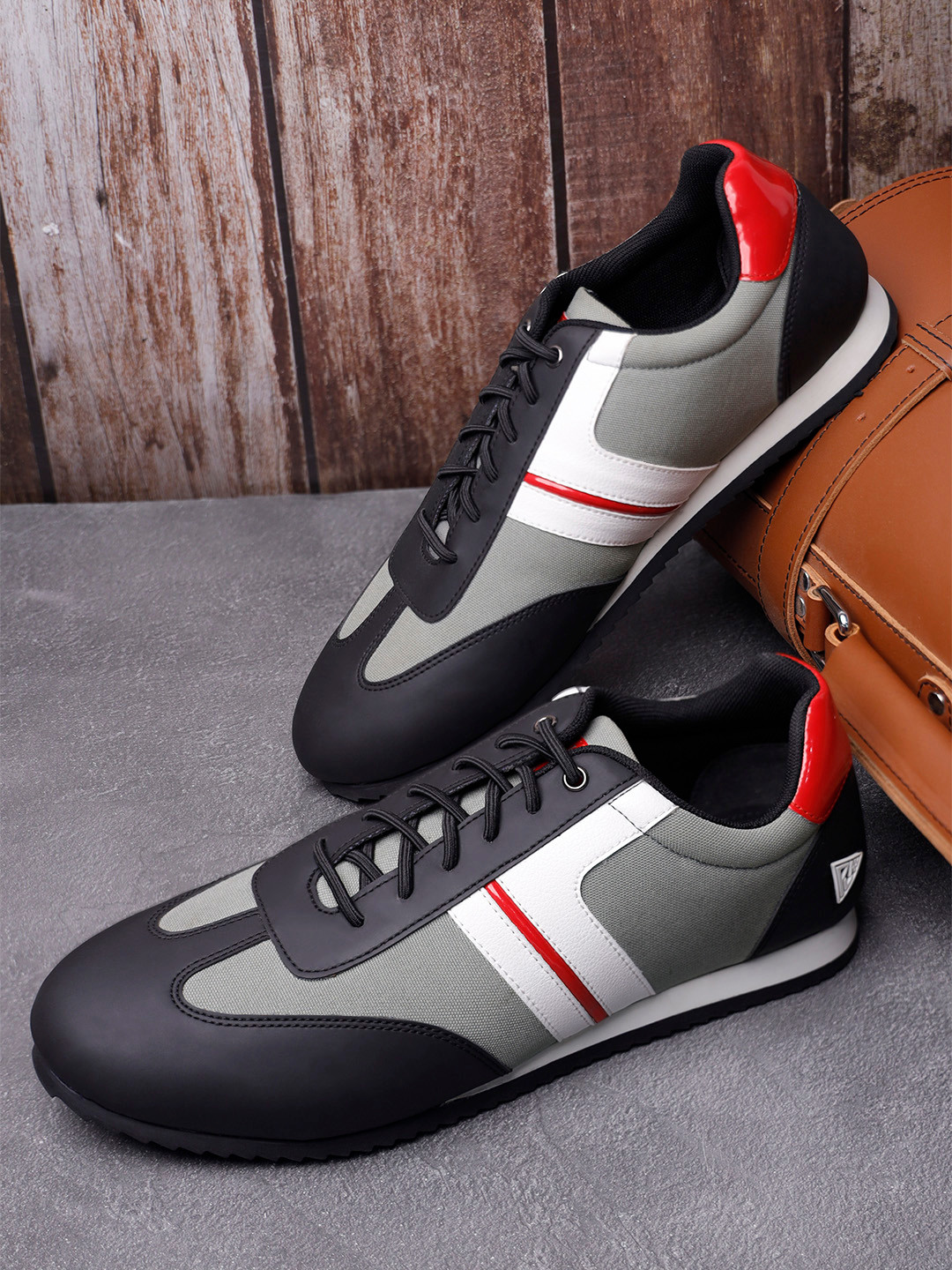 

LOUIS STITCH Men Black Middle Piping Casual Sneakers