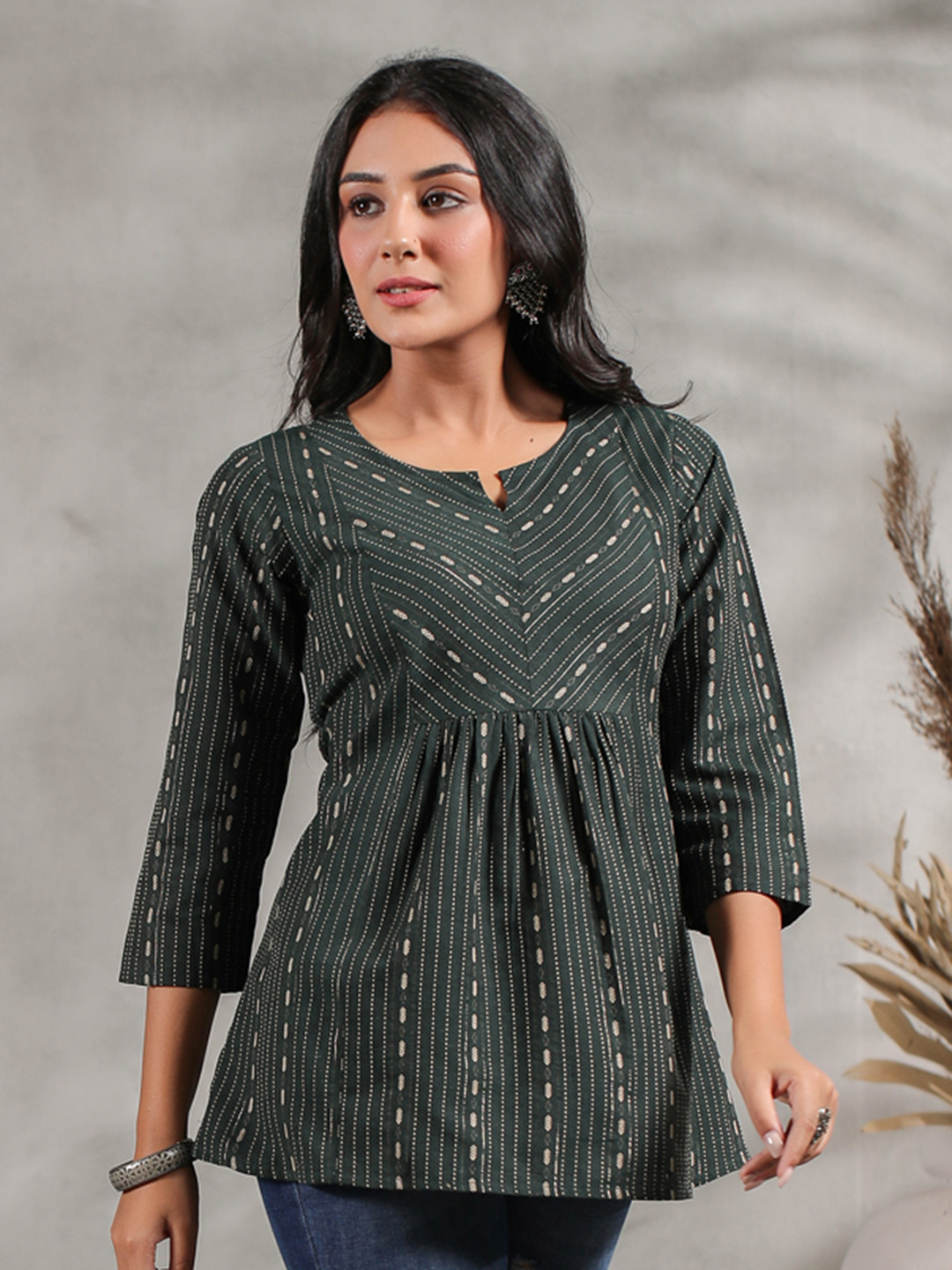 

Anubhutee Ethnic Motifs Printed Straight Kurti, Green