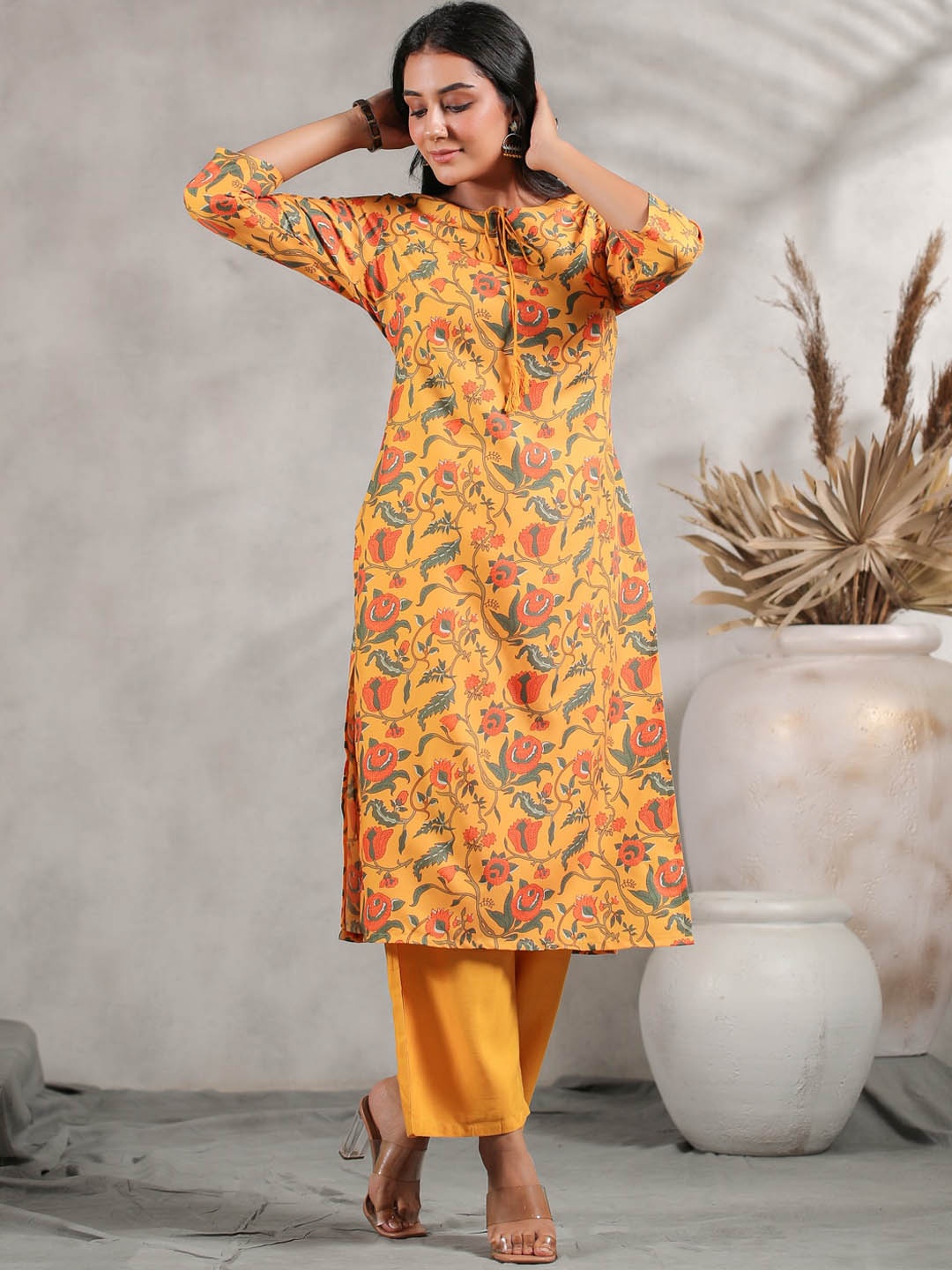 

Anubhutee Floral Printed Straight Kurta, Yellow