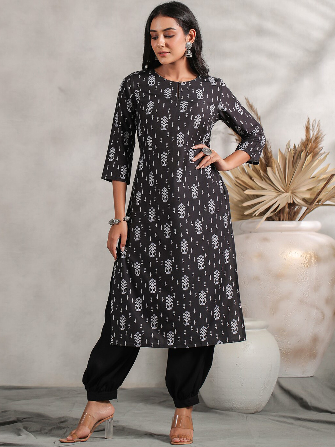 

Anubhutee Ethnic Motifs Printed Kurta, Black