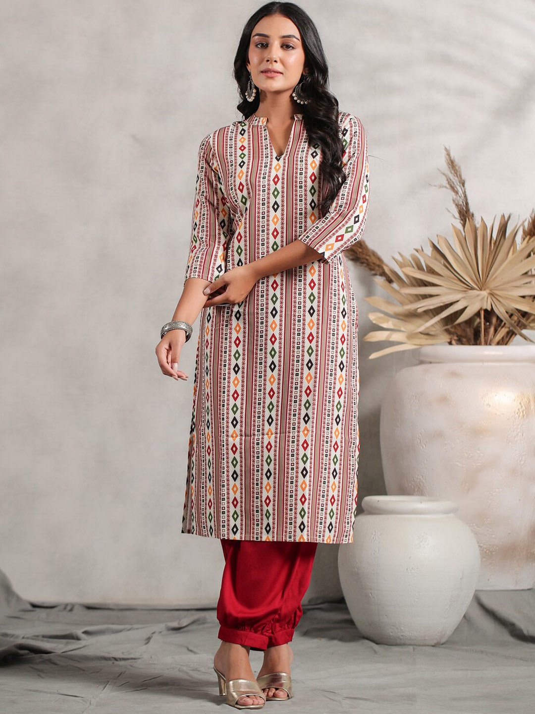 

Anubhutee Geometric Printed Mandarin Collar Kurta, White