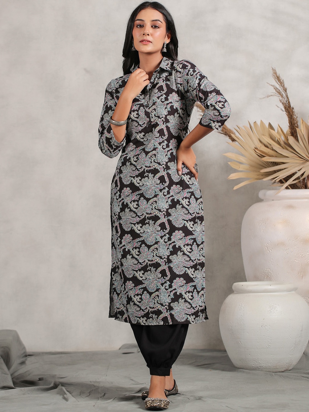 

Anubhutee Floral Printed Shirt Collar Kurta, Black
