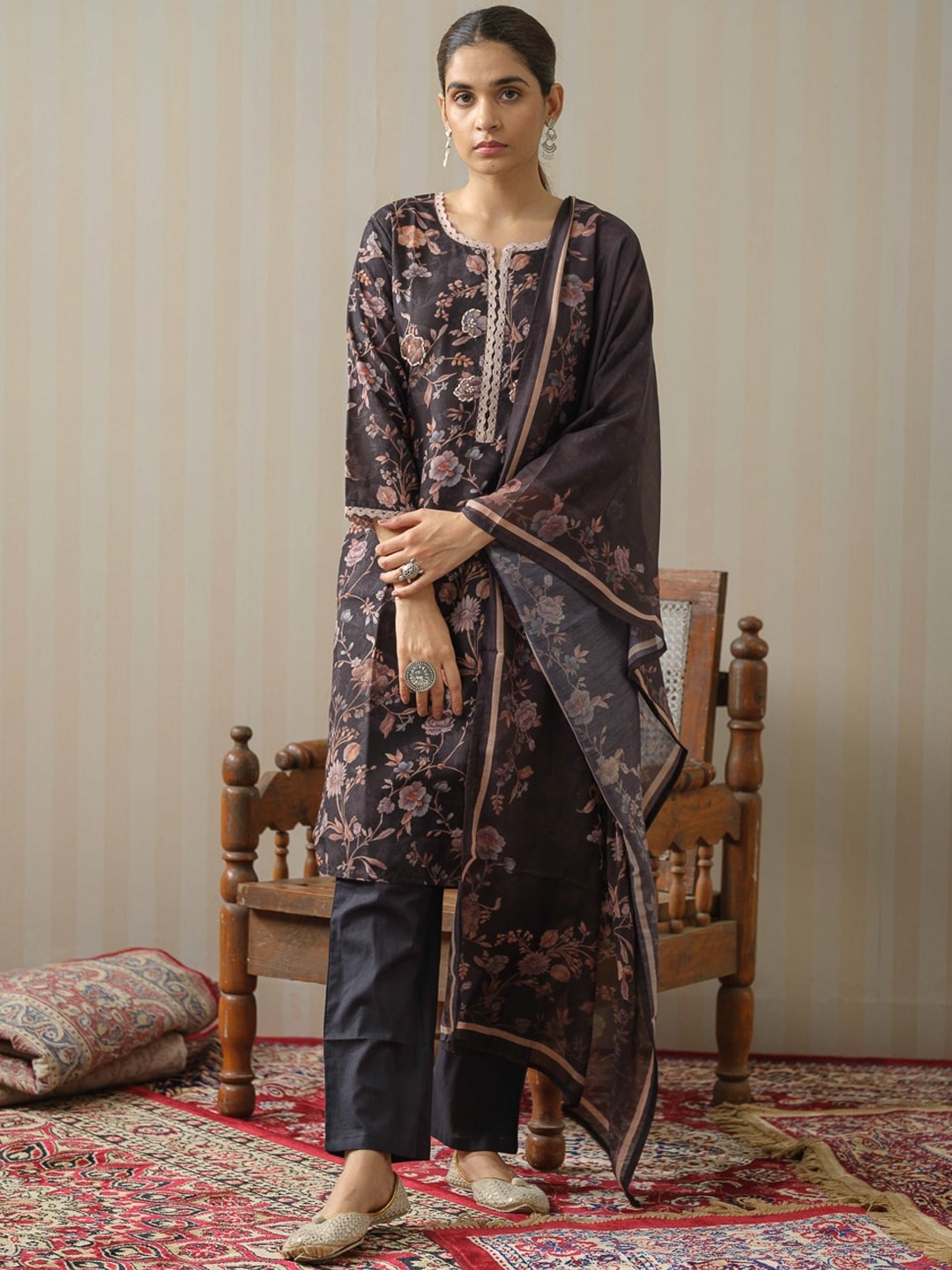 

Sangria Printed Straight Kurta With Trouser & Dupatta Set, Grey