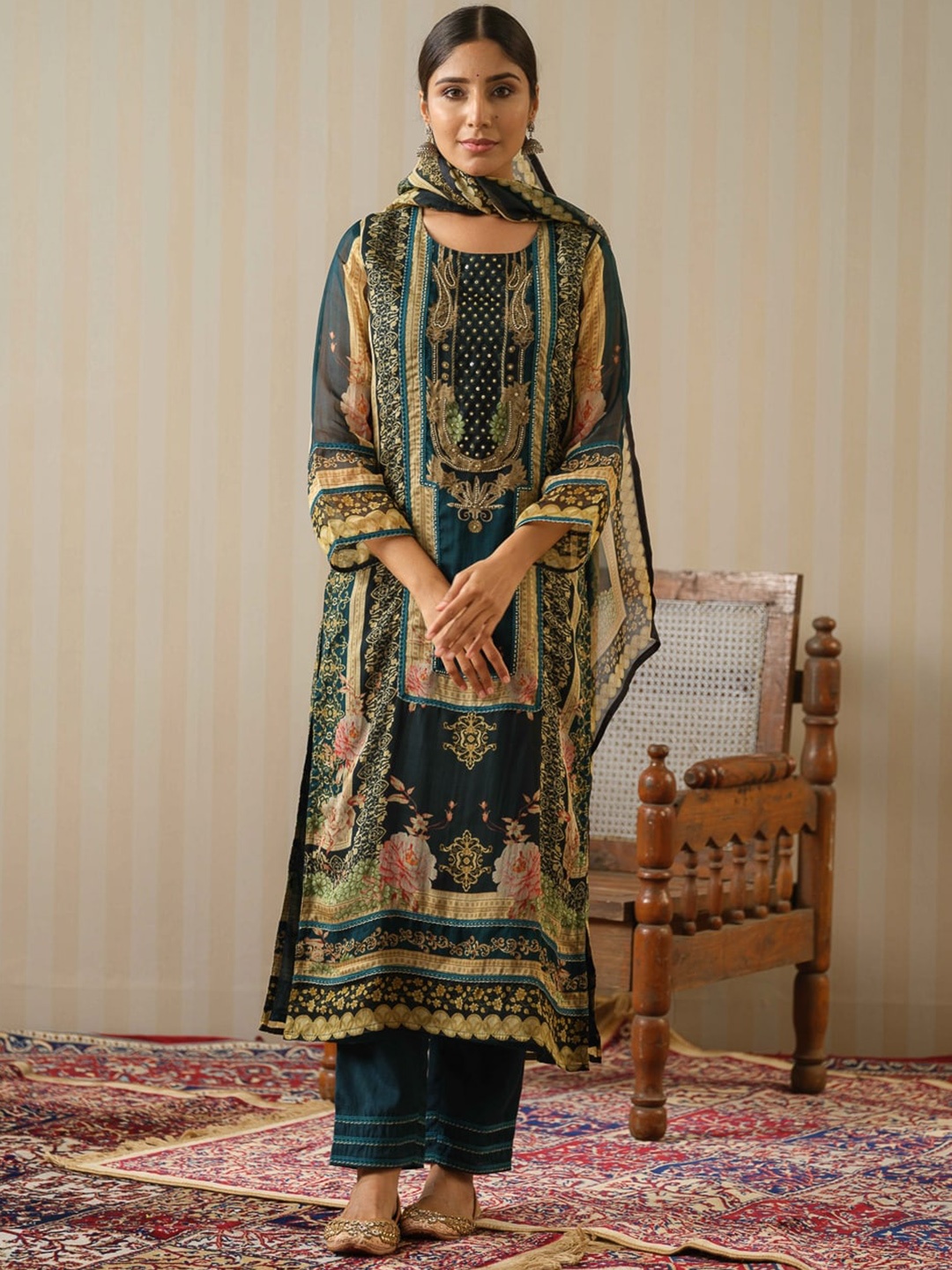 

Sangria Printed Straight Kurta and Trousers With Dupatta, Green