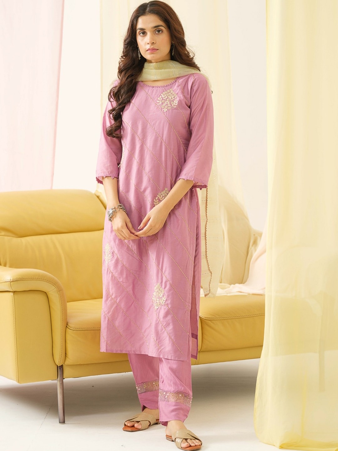 

House of Pataudi Pink Floral Embroidered Straight Kurta and Trousers With Dupatta
