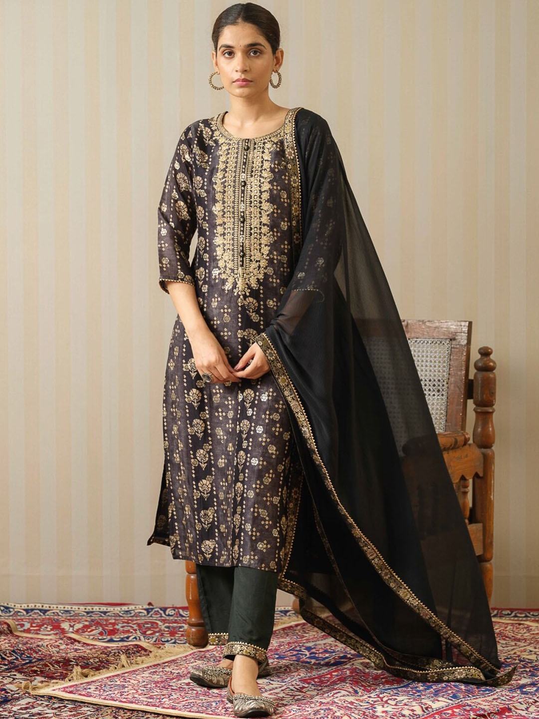 

House of Pataudi Charcoal Floral Printed Straight Kurta & Trousers With Dupatta