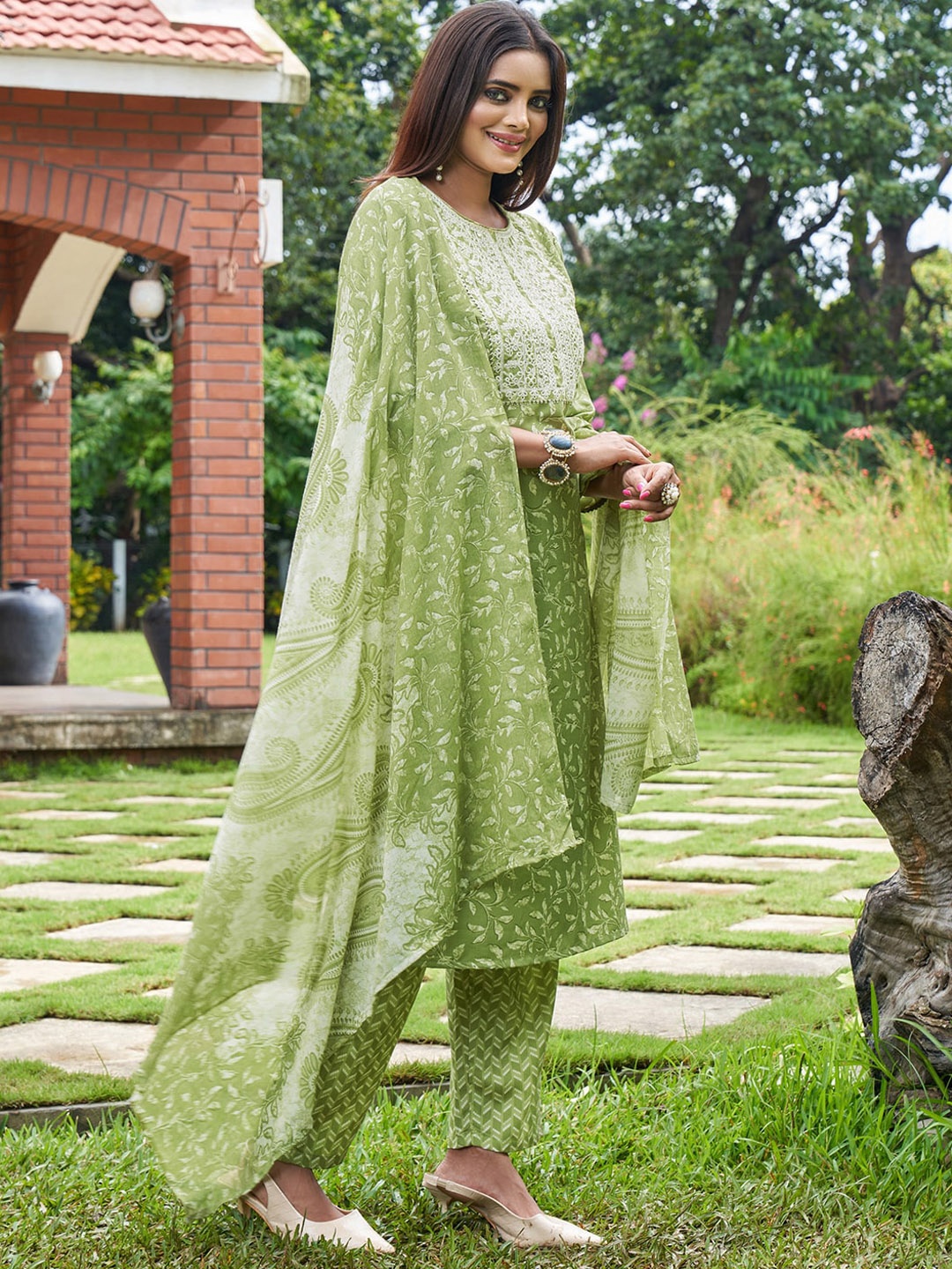 

Indo Era Floral Printed Regular Thread Work Pure Cotton Kurta with Trousers & With Dupatta, Green