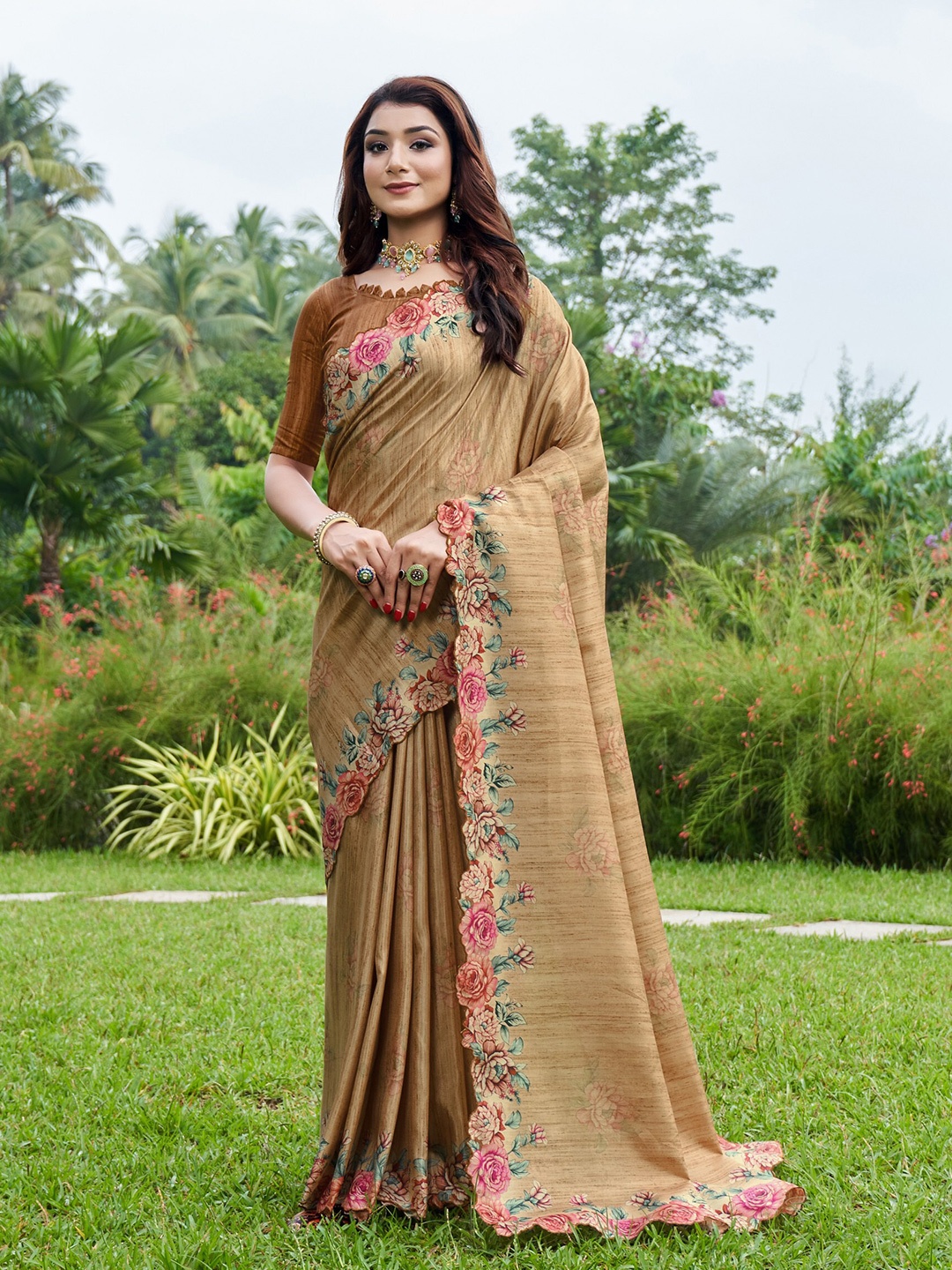 

Mitera Beige & Green Floral Printed Pure Silk Saree