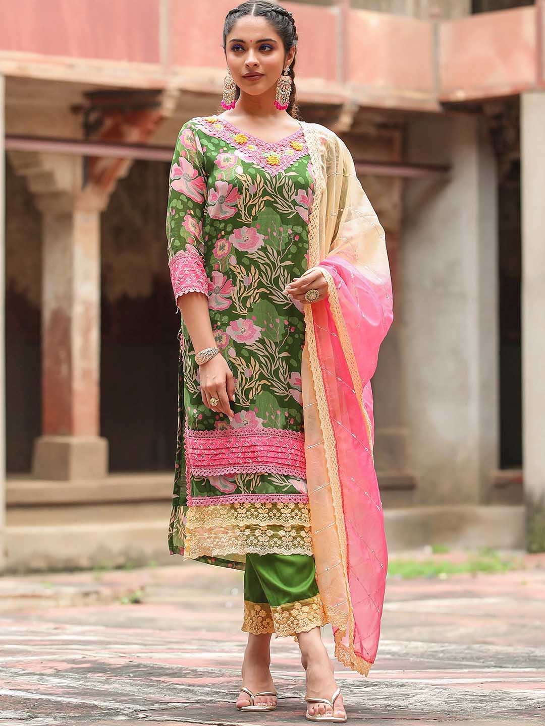 

SCAKHI Floral Printed Regular Silk Crepe Kurta with Trousers & Dupatta, Green