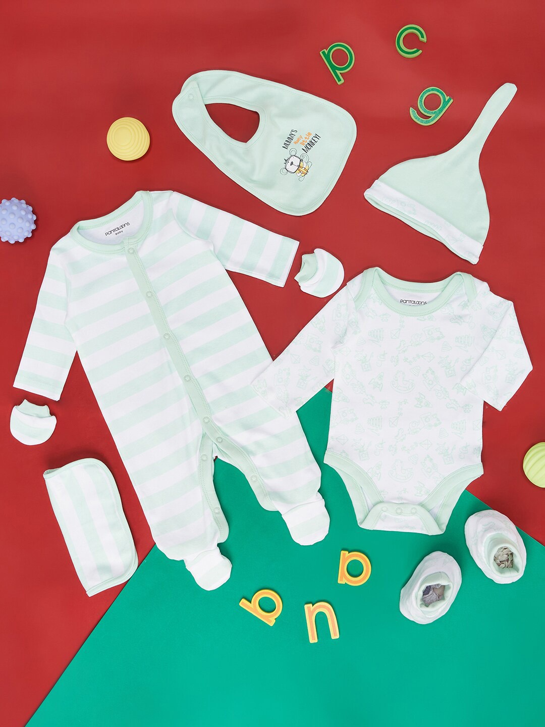 

Pantaloons Baby Infants Boys Printed Pure Cotton Baby Apparel Gift Set, Green