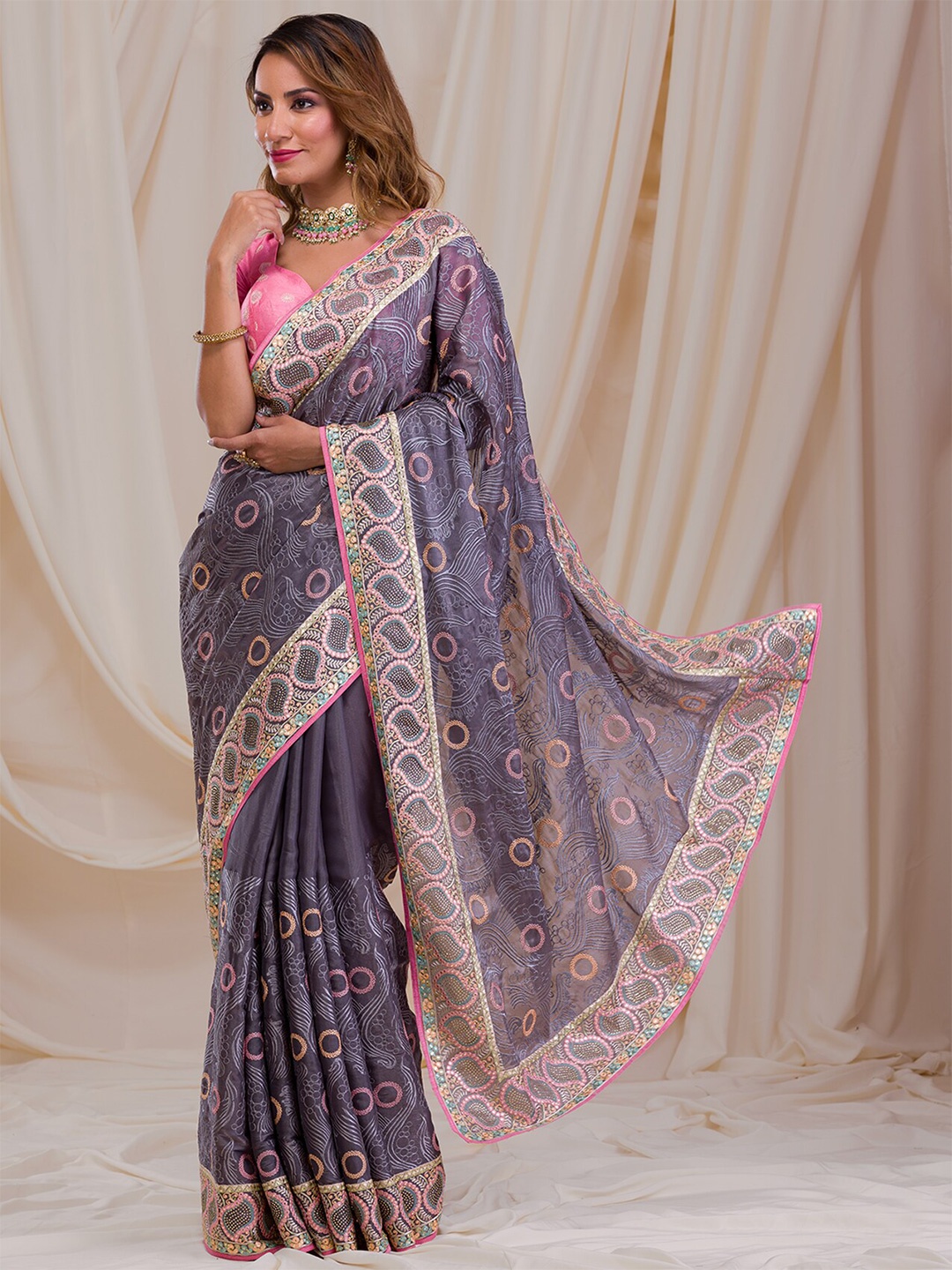 

Koskii Abstract Embroidered Saree, Grey