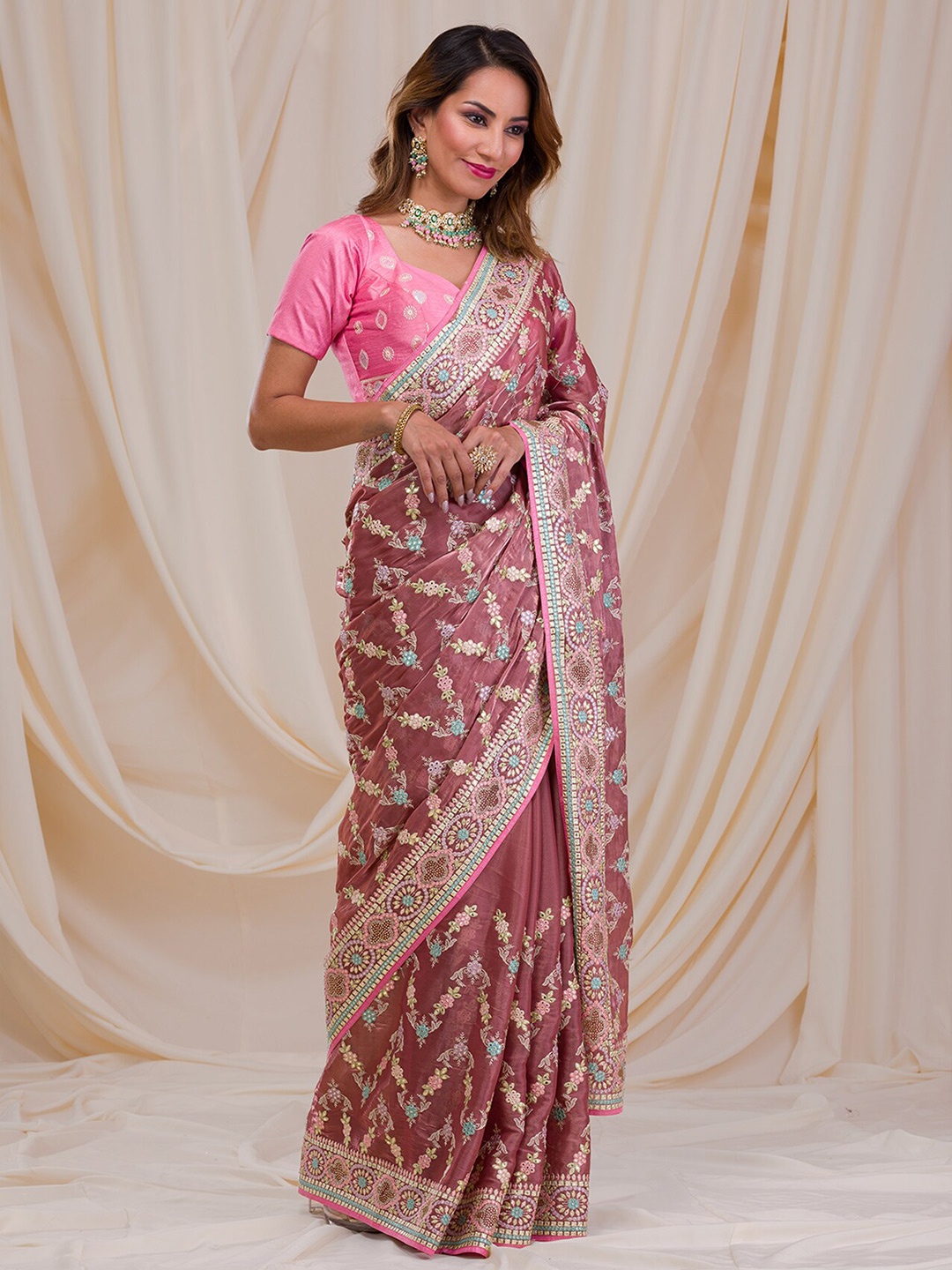 

Koskii Floral Embroidered Beads and Stones Poly Chiffon Saree, Pink