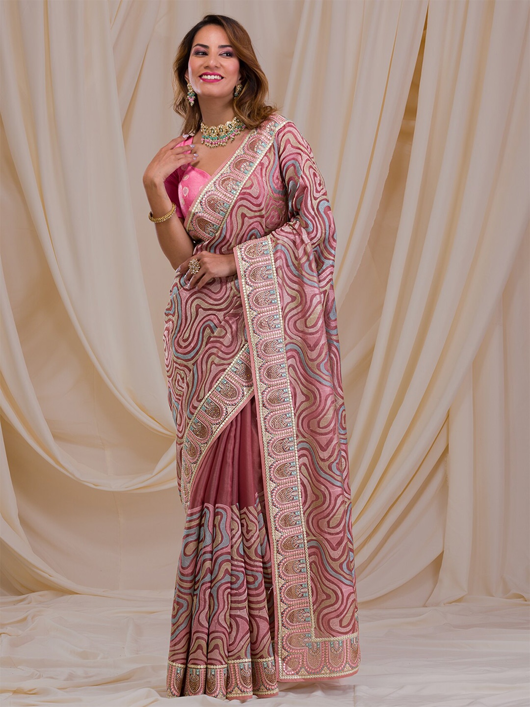 

Koskii Abstract Embroidered Poly Chiffon Saree, Peach