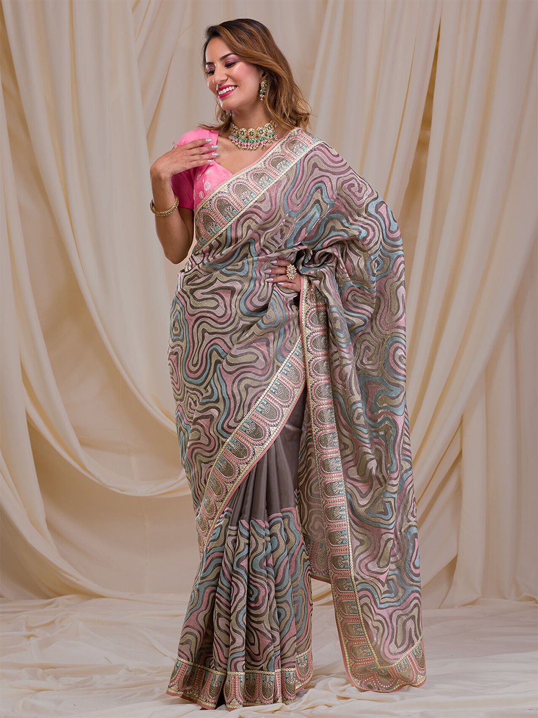 

Koskii Abstract Embroidered Poly Chiffon Saree, Grey