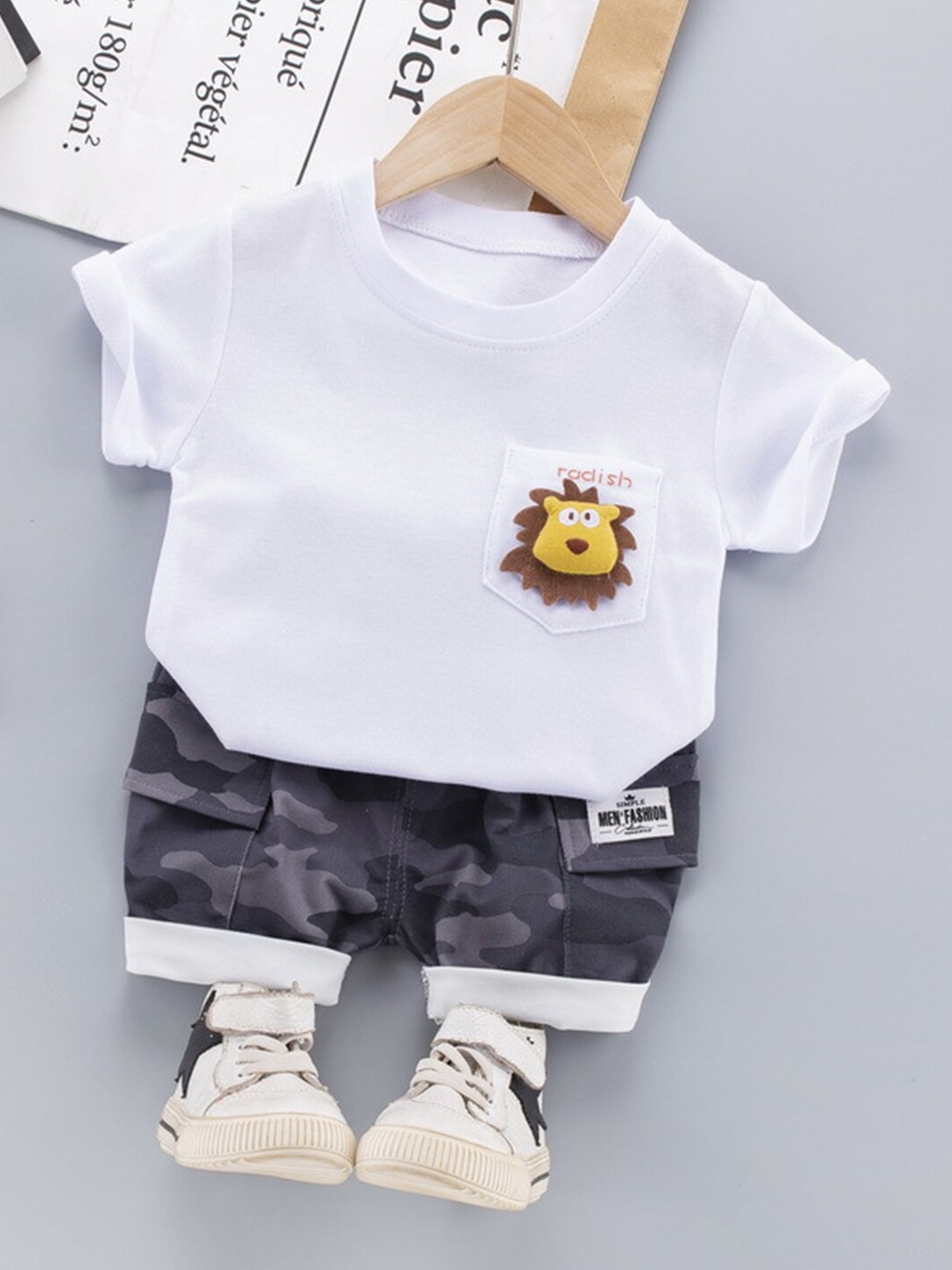

Bold N Elegant Infants Printed Pure Cotton T-shirt With Shorts, White