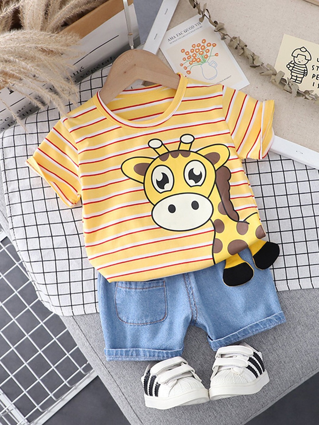 

Bold N Elegant Kids Printed Pure Cotton T-shirt with Shorts, Yellow