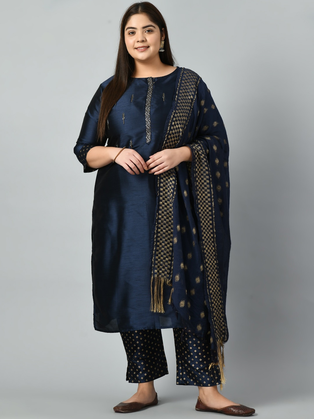

PrettyPlus by Desinoor.com Plus Size Beads and Stones Kurta & Trousers With Dupatta, Navy blue