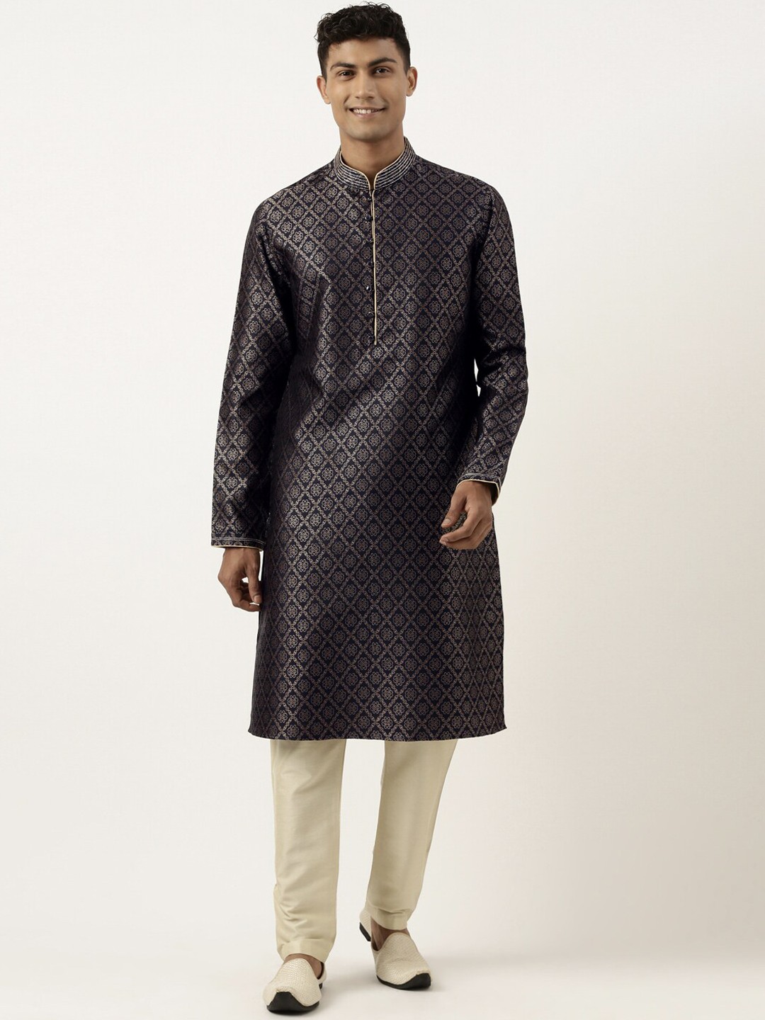 

TheEthnic.Co Ethnic Motif Printed Mandarin Collar Regular Kurta with Trousers, Blue