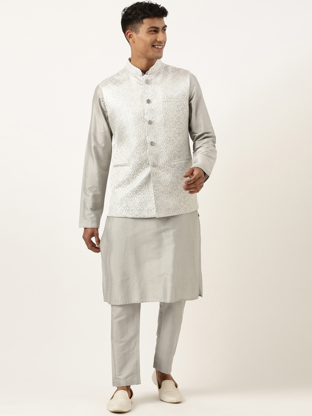 

TheEthnic.Co Men Art Silk Regular Kurta with Pyjamas & Jacquard Nehru Jacket, Grey