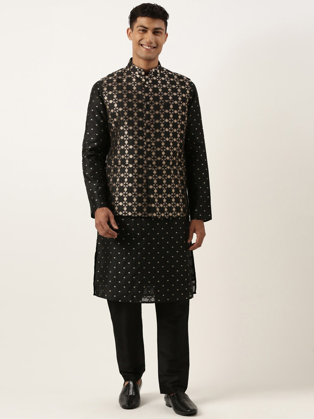 

TheEthnic.Co Woven Design Regular Kurta with Pyjamas & Nehru Jacket, Black