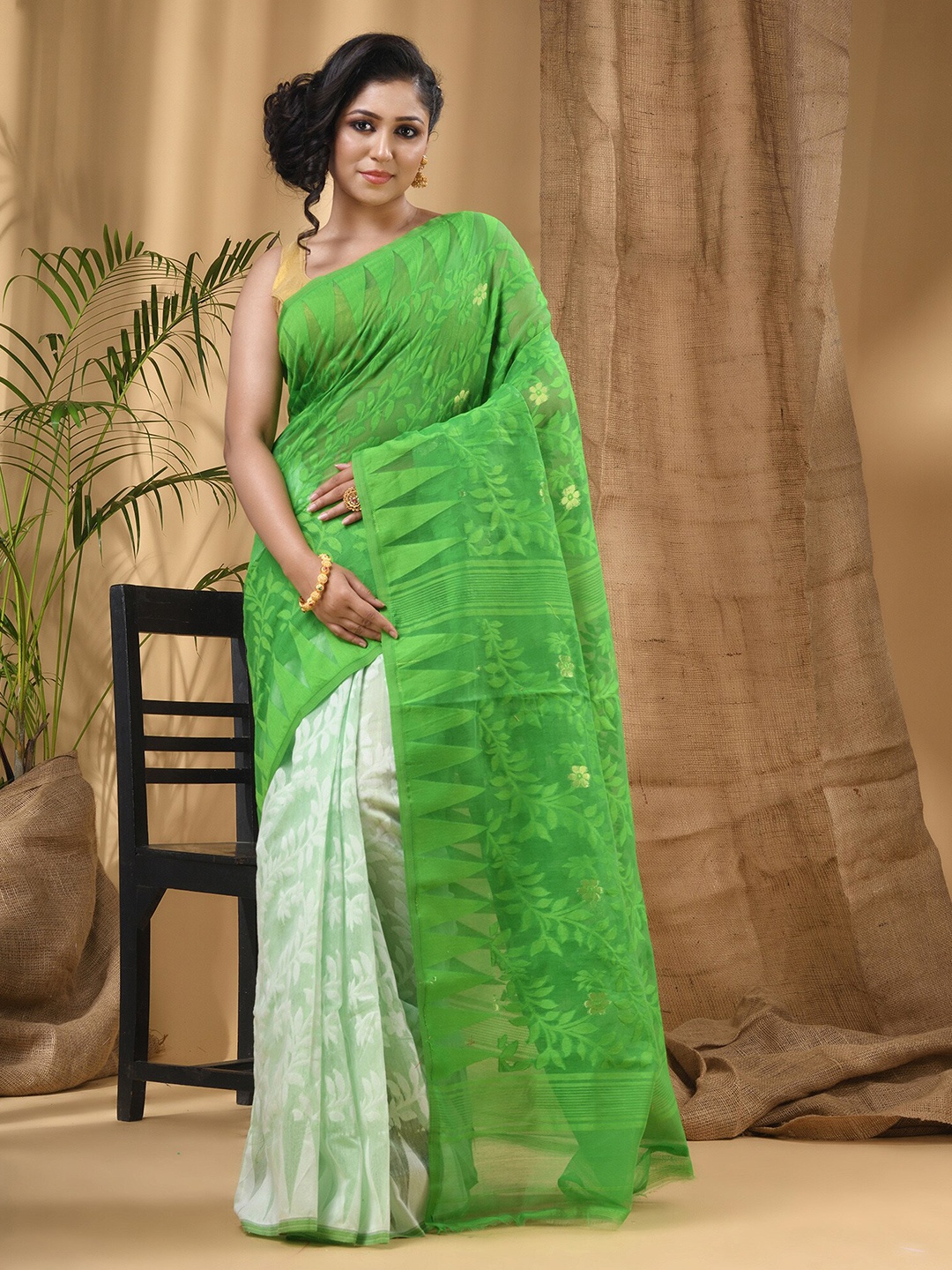 

DESH BIDESH Geometric Woven Design Pure Cotton Taant Saree, Green