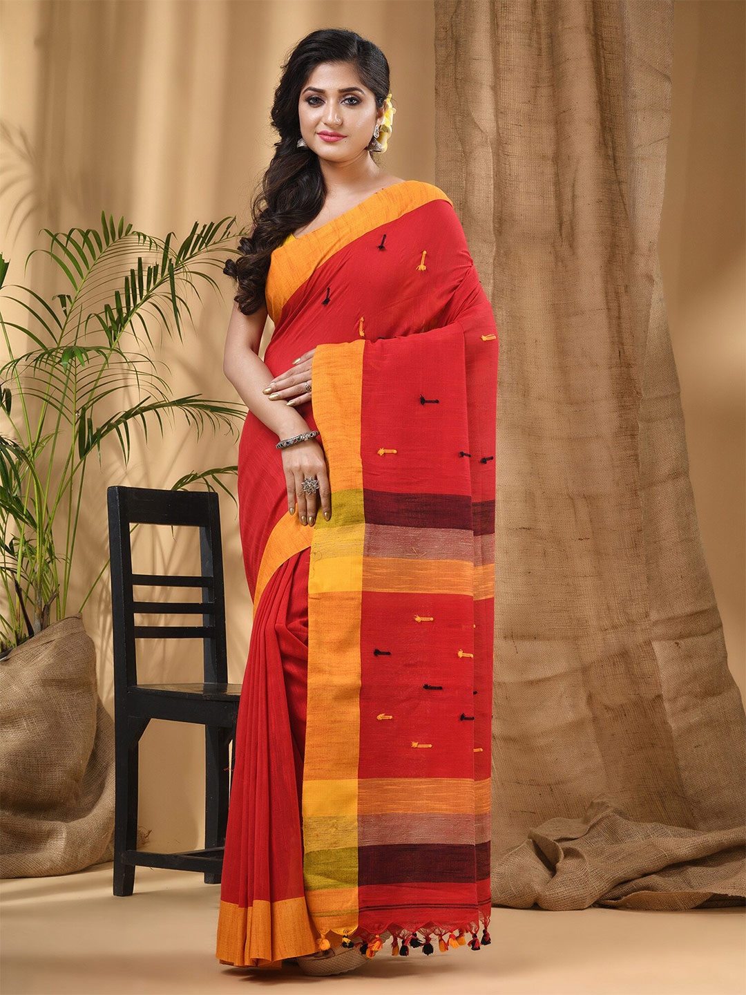 

DESH BIDESH Geometric Woven Design Pure Cotton Taant Saree, Red