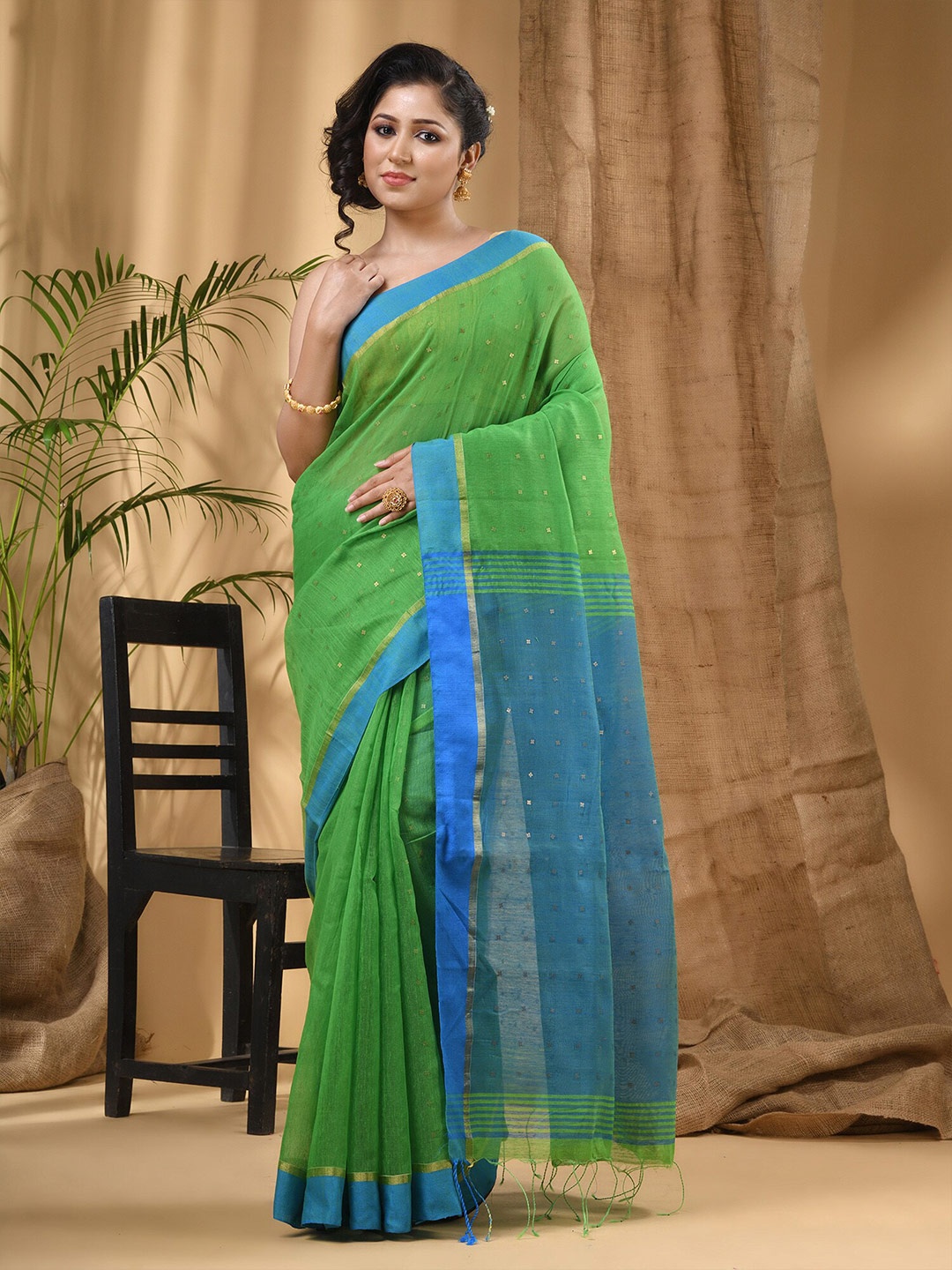 

DESH BIDESH Embellished Sequinned Taant Saree, Green