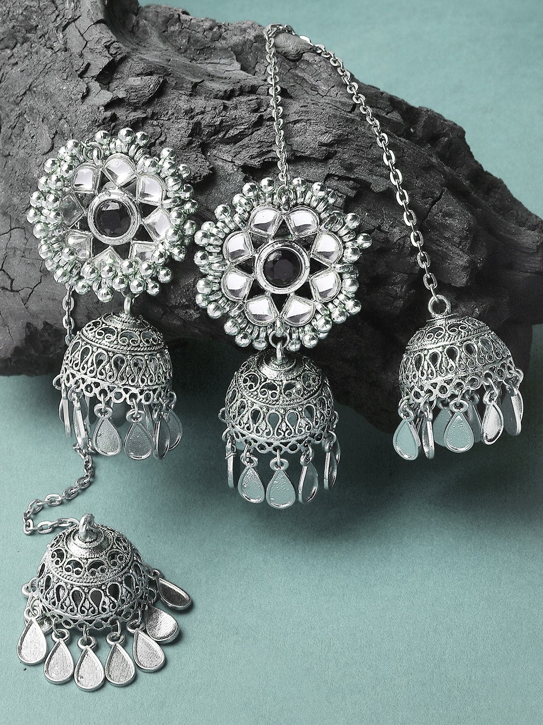 

KARATCART Silver Plated Kundan Studded Jhumkas Earrings