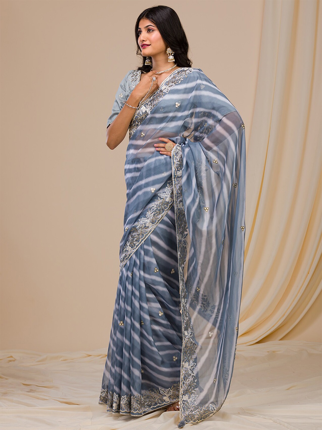 

Koskii Striped Embroidered Detail Saree, Grey