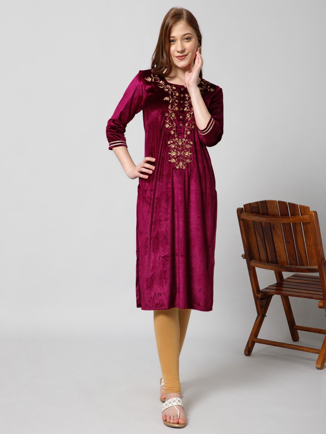 

House Of Zelena Ethnic Motifs Embroidered Thread Work Velvet Straight Kurta, Purple