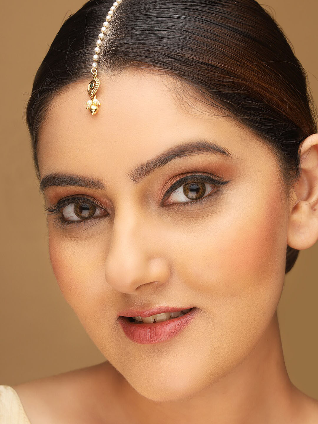 

AQUASTREET Minimalistic Gold-Plated Pearl Beaded Handcrafted Maang Tikka