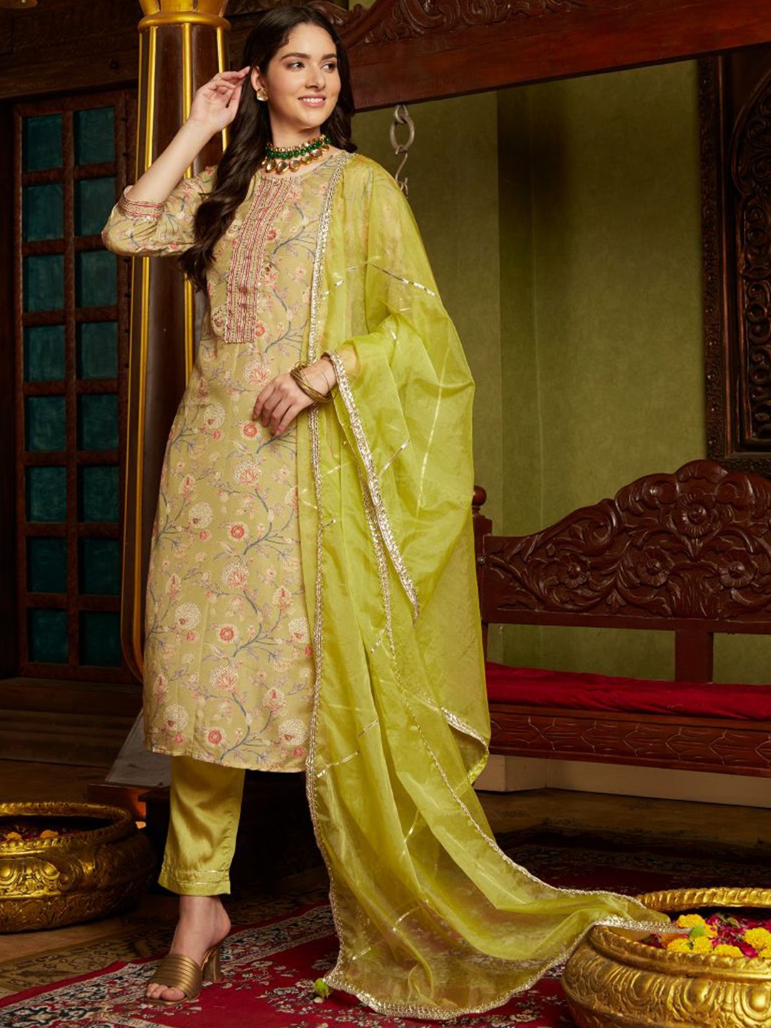 

Sangria Printed Straight Kurta With Trousers & With Dupatta, Green