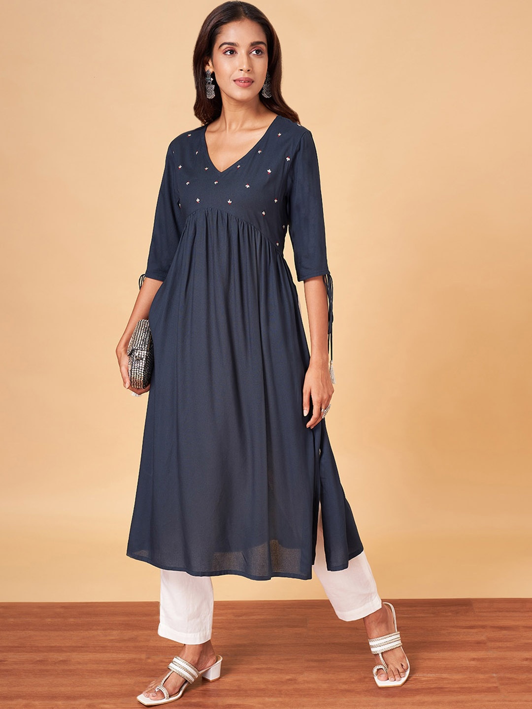 

YU by Pantaloons V-Neck Thread Work Detailed Empire Straight Kurta, Blue