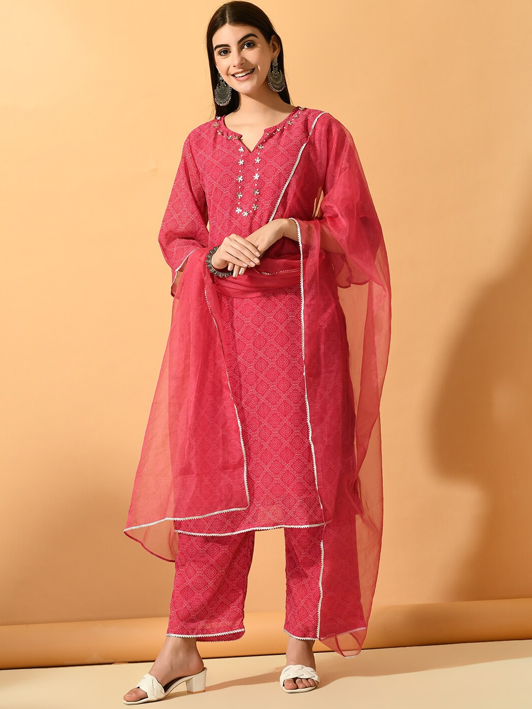 

Myshka Ethnic Motifs Printed Regular Beads and Stones Kurta with Trousers & With Dupatta, Pink