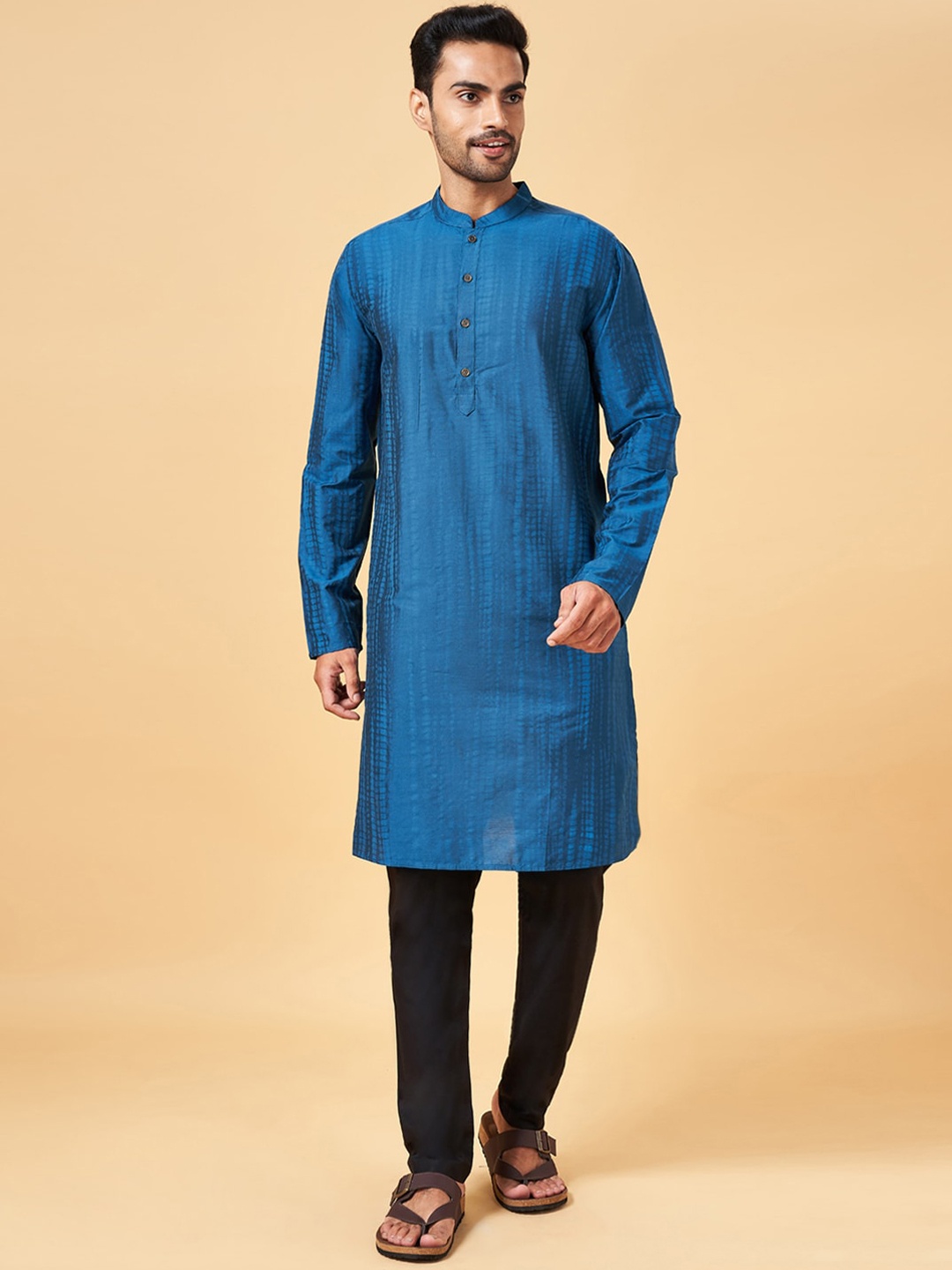 

indus route by Pantaloons Dyed Mandarin Collar Regular Kurta, Blue