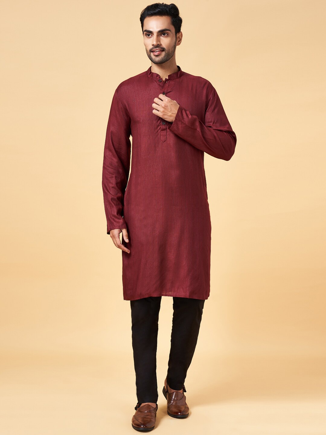 

indus route by Pantaloons Striped Mandarin Collar Regular Kurta, Maroon