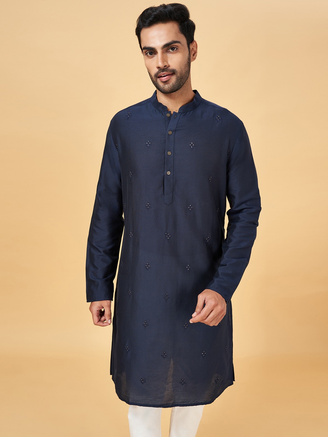 

indus route by Pantaloons Men Embroidered Thread Work Mandarin Collar Kurta, Blue