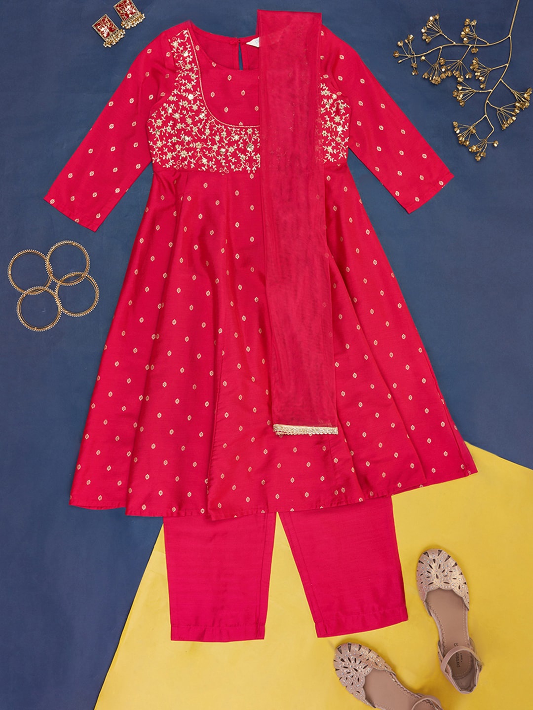 

AKKRITI BY PANTALOONS Girls Ethnic Motifs Embroidered Kurta WithTrousers & Dupatta, Fuchsia