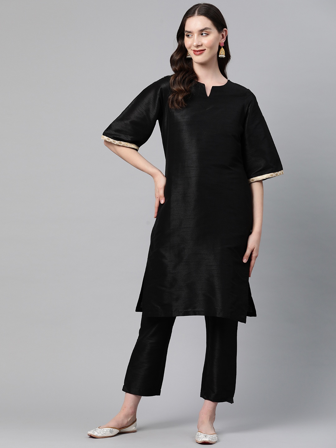 

Ayaany Women Solid Flared Sleeves Kurta, Black