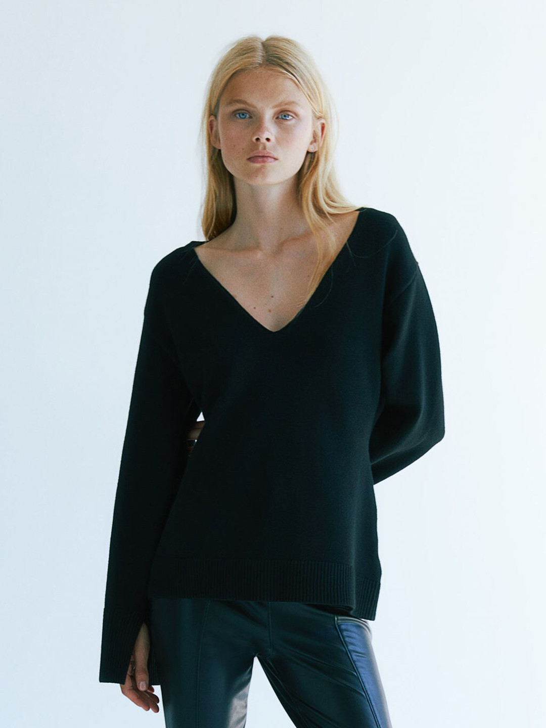 

H&M V-Neckline Jumper, Black