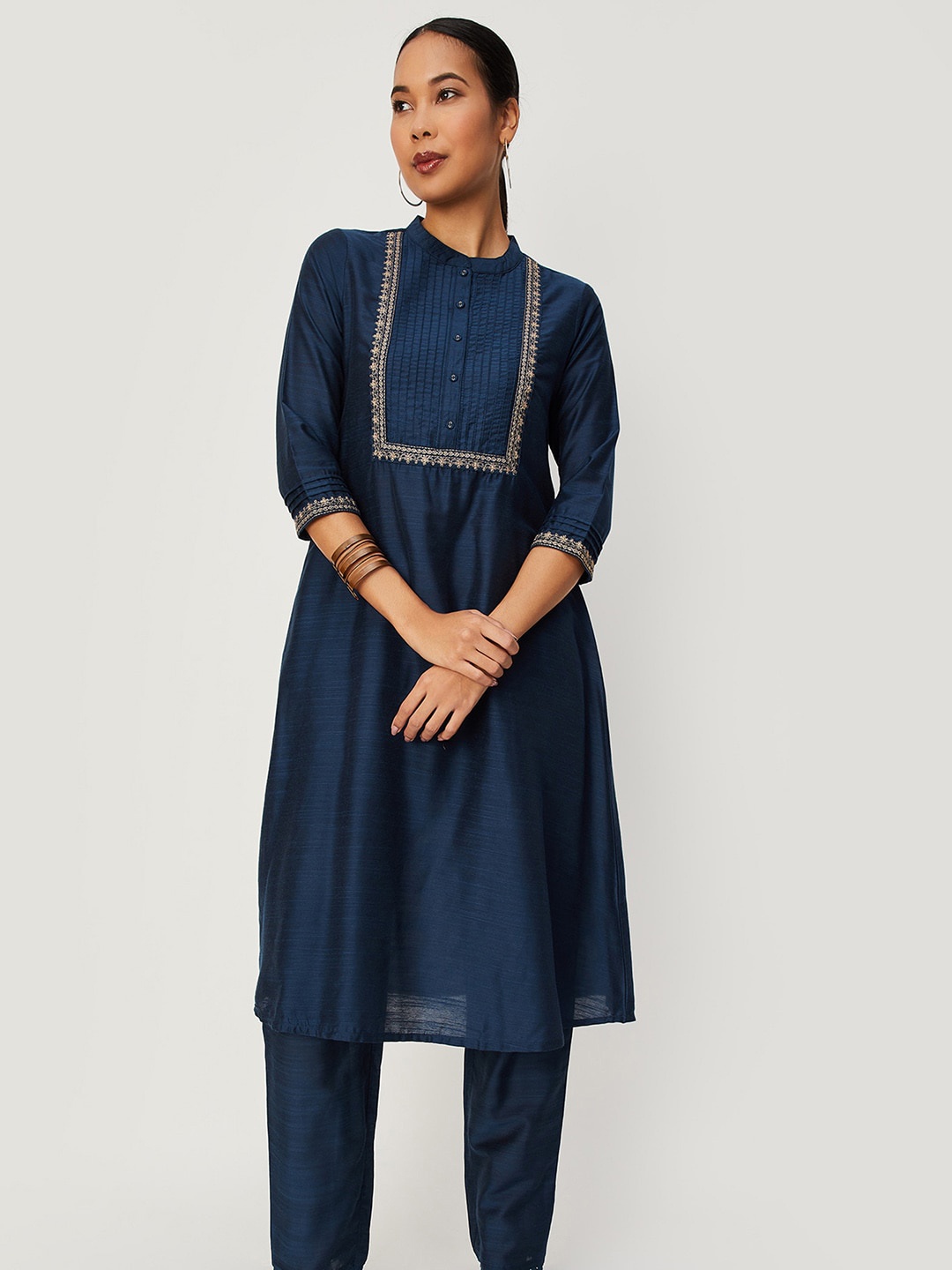 

max Ethnic Motifs Sequinned Yoke Design Regular Kurta With Trousers, Navy blue