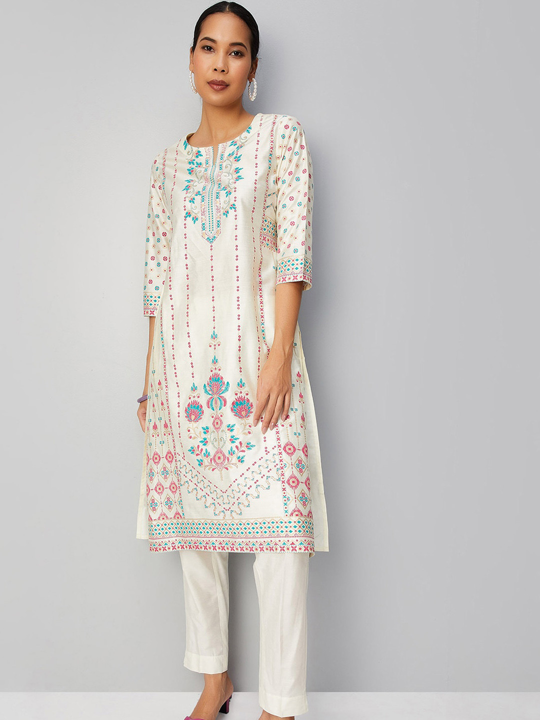 

max Ethnic Motifs Printed Regular Kurta With Trousers, Off white