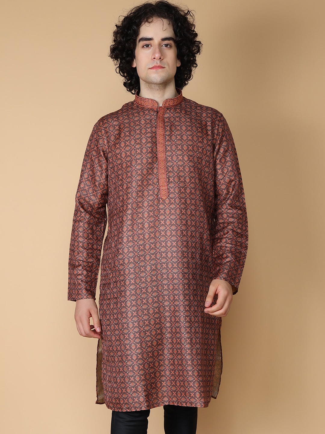 

MAAHI FABS Ethnic Motifs Printed Regular Kurta With Churidar, Red