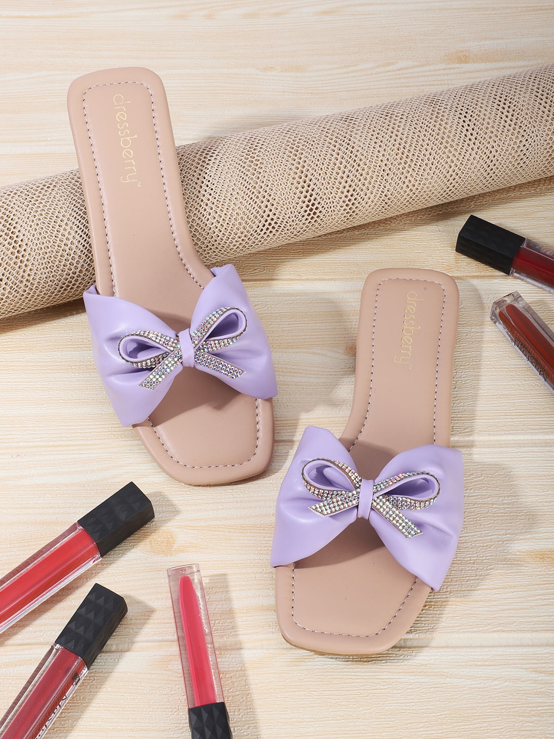 

DressBerry Lavender& Silver-Toned Bow Embellished Open Toe Flats