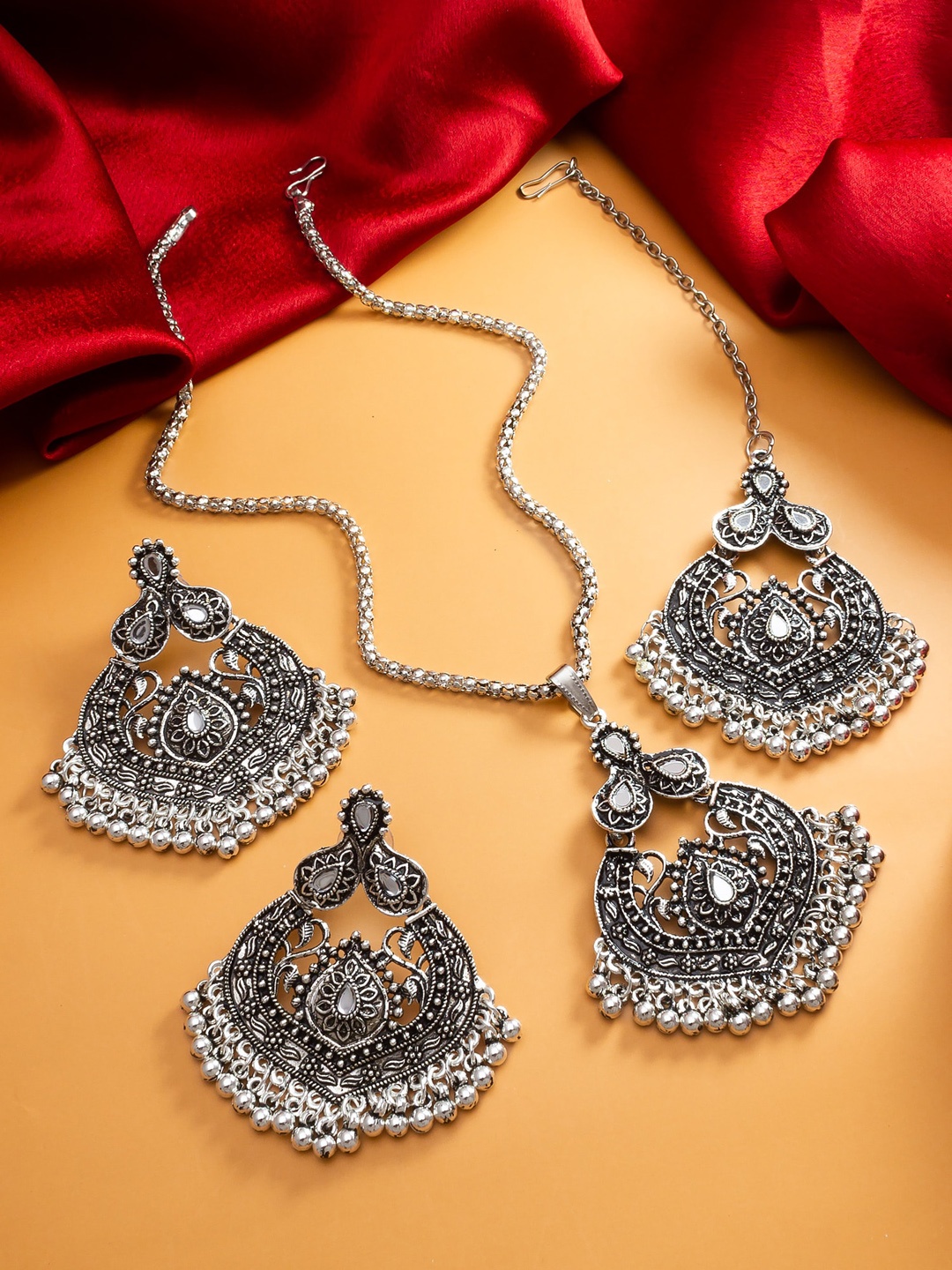 

aadita Oxidized Silver-Plated Stones-Studded Oxidised Choker Jewellery Set